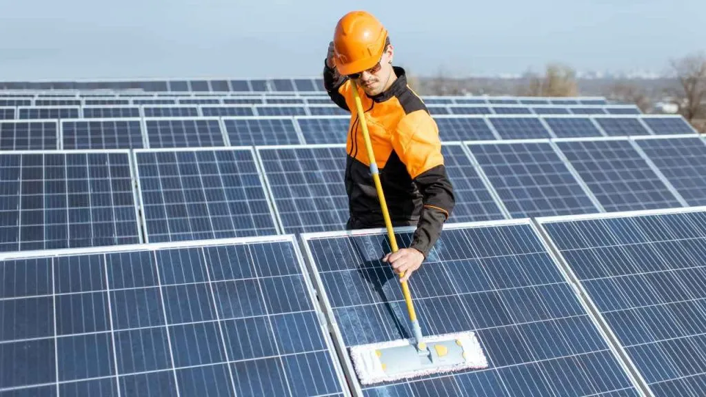 What Affects Solar Panel Maintenance Costs?